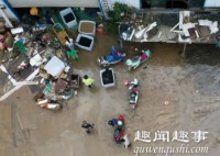 7月7日,一场50年不遇的洪水把安徽一名女老板的14个店面、30个仓库全淹没,损失2千万