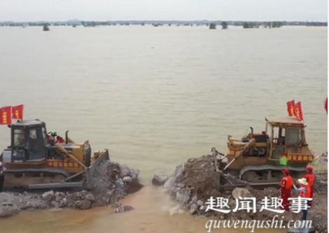 7月18日8时许,江西鄱阳中洲圩决口合龙。7月9日,中洲圩发生溃堤,决口长达188米