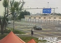 7月14日,江苏一名女子失踪后消防动用“秘密武器”无人机,在一片芦苇荡中拍到女子身影