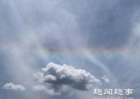 北京同时出现日晕和七彩云 画面曝光实在太美丽了