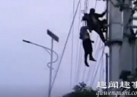 7月14日,安徽一男子爬上电线杆掏鸟窝,结果遭十千伏电击,救援人员急忙赶往现场