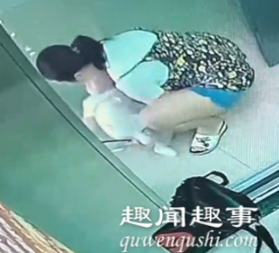 8月24日,陕西一女子将怀里6个月的婴儿放地上紧急施救心梗老人,电梯监控拍下惊险全程
