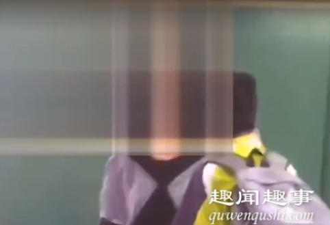 近日,江苏一名初中老师刚一开学就被停职,她在教室内的监控画面曝光,恶劣行为引发众怒