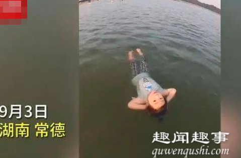 震翻!2岁萌娃10分钟横渡200米宽湖泊 现场视频被拍下震翻众人