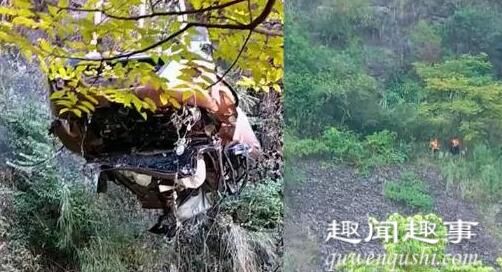 痛心!湖北一轿车坠崖4天后被发现已成废铁 车内画面更令人痛心