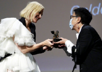 许鞍华领取威尼斯终身成就奖 全球首位女导演荣膺该奖项