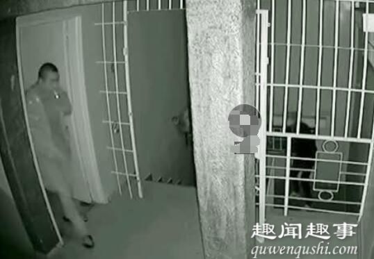 华人遭武装团伙入室抢劫 叼烟掏枪“神反击”全程被拍下简直太帅了