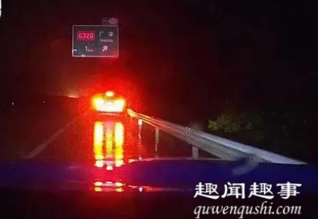 9月21日,沪昆高速上一辆宝马车停路边,车内一对男女紧紧抱在一起,男方急得报警