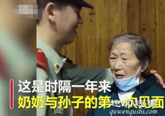 10月1日,上海外滩一位武警哨兵正在执勤,已经一年没见他的奶奶偷偷出现,站在路边注视