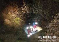 10月18日,陕西3男2女钻进深山找刺激,警察找到人时画面“真刺激”。
