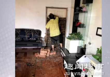 近日,重庆一名男子刚住进新房,却莫名被邻居砍伤,接下来的事让他更加难以接受
