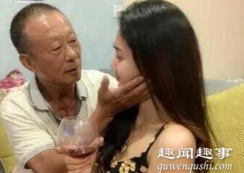 一名70岁的中国老大爷娶30岁的外国美娇妻,妻子晒出俩人婚纱照后网友瞬间不淡定了