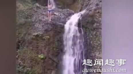 近日,一男子从9米高的瀑布纵身跳进水中,下一秒水面出现出一片红色,骇人现场被拍下