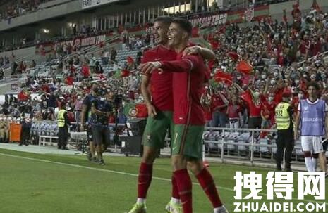 C罗戴帽助葡萄牙5-0大胜 究竟是怎么赢的？