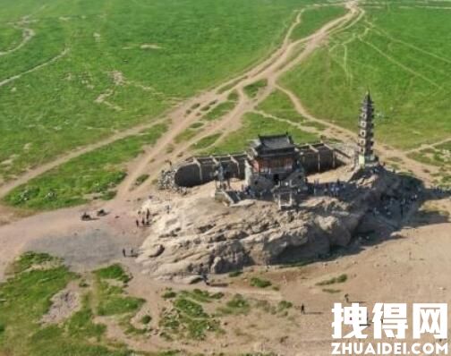 江西鄱阳湖千年石岛“水落墩出” 究竟是怎么回事？