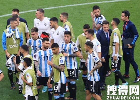 阿根廷战败 球迷失落抱头 背后真相实在让人惊愕