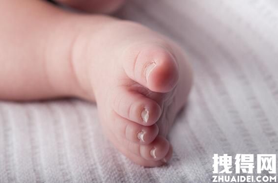出生一天男婴被父亲喂水后呛咳致死 究竟是怎么回事？