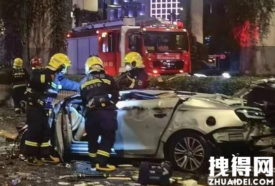 上海交警通报一小客车从高架坠下 究竟是怎么回事？