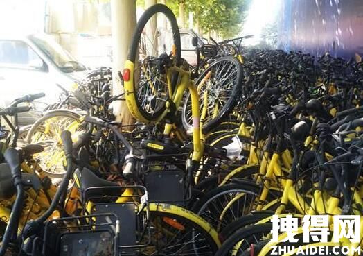南京一地铁口被大量共享单车堵死 究竟是怎么回事？