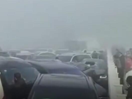 救援人员:黄河大桥事故涉200多辆车 2022郑新黄河大桥发生多车相撞事故最新消息