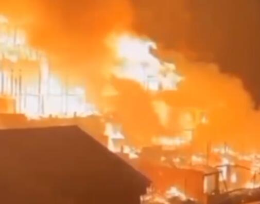 贵州一村庄大片木屋着火 官方回应 内幕曝光简直太意外了