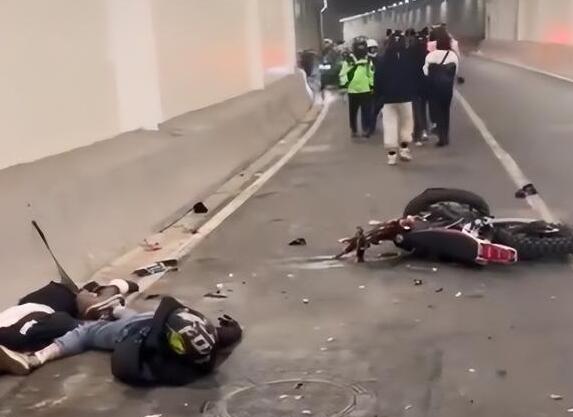 重庆一隧道发生摩托车车祸 4人死亡