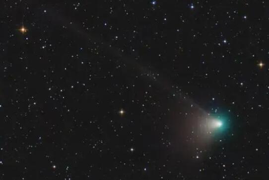 5万年一遇绿色彗星逼近地球 背后真相实在让人惊愕