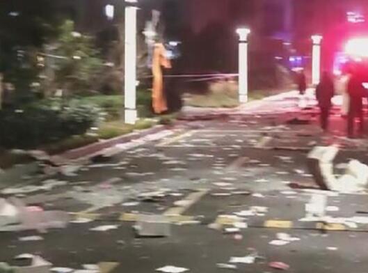 杭州一高层住宅爆炸 有人摔下来医院收到一名伤者