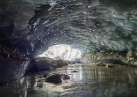 西藏发现165米超大型冰洞 背后真相实在让人惊愕