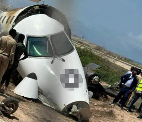索马里一客机冲出跑道机头断裂 背后真相实在让人惊愕
