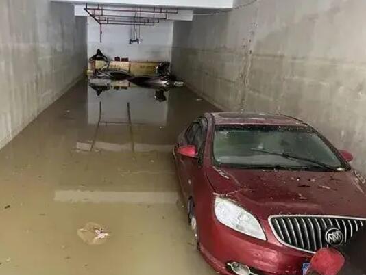 福州200多辆车被淹 业主:挪车被拒 内幕曝光简直太意外了