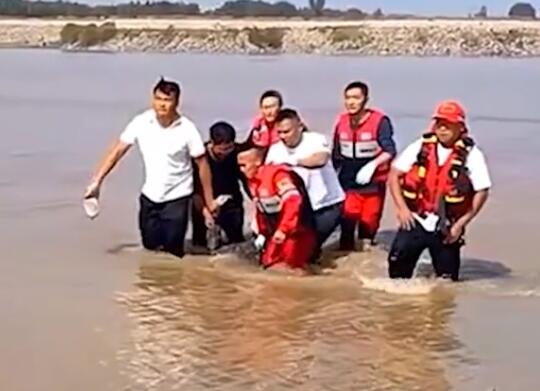 男子自捆双脚从桥上投河 救援队回应 背后真相实在让人惊愕